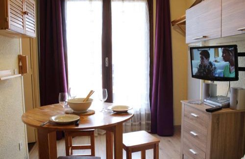 Risoul Apartment | Studio cabine avec accès direct aux pistes, balcon, et piscine - 4 couchages, Risoul 1850 - FR-1-330-518
