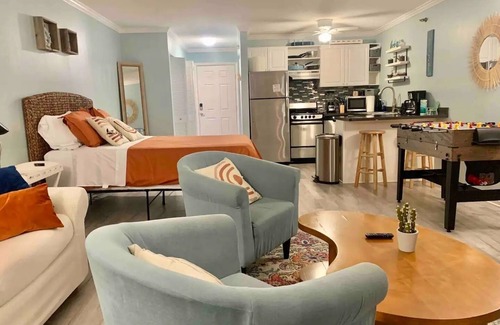 Ocean City Apartment | Studio Charm w/Deck, Fireplace & Fooseball!: Walk to Beach, Boardwalk & Dining!