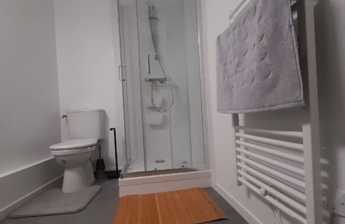 Landivisiau Apartment | Studio Chic et Calme