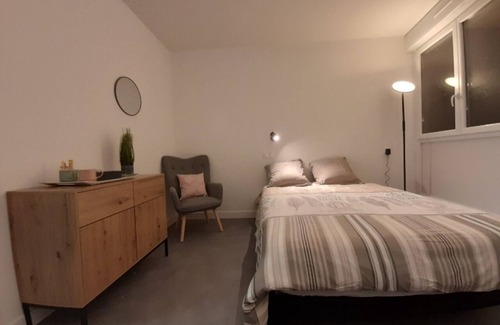 Landivisiau Apartment | Studio Chic et Calme