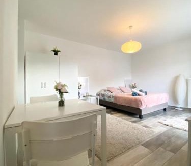 Saint-Louis Apartment | Studio Clara - proche gare et aéroport, balcon