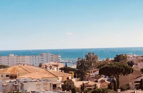 Sainte-Maxime Apartment | Studio climatisé avec piscine, vue mer