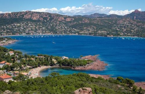 Saint-Raphael Apartment | Studio Climatisé - Plage à 50m - Central - WiFi Gratuit - FR-1-466A-39