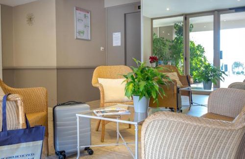 Saint-Raphael Apartment | Studio Climatisé - Plage à 50m - Central - WiFi Gratuit - FR-1-466A-39