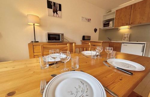 Notre-Dame-de-Bellecombe Apartment | Studio cosy à Notre-Dame-de-Bellecombe, proche des pistes et commerces - 4 pers, balcon, parking - FR-1-595-25