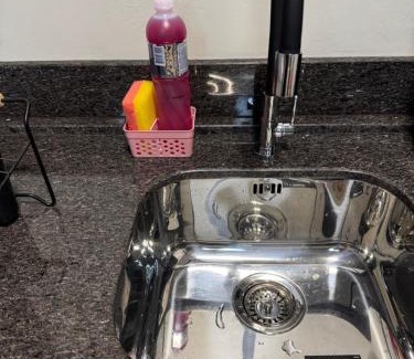 Guarapuava Apartment | Studio com quarto e banheiro em frente ao Parque do Lago Acomoda até 2 pessoas 1 cama