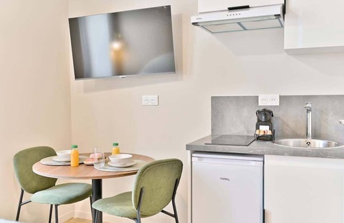 Le Pre-Saint-Gervais Apartment | Studio cosy climatisé – confort & calme