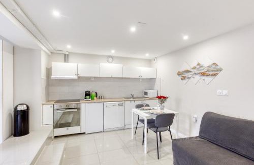 Les Stades Apartment | Studio cosy - 35m2 - Paris -Disneyland - Rer A