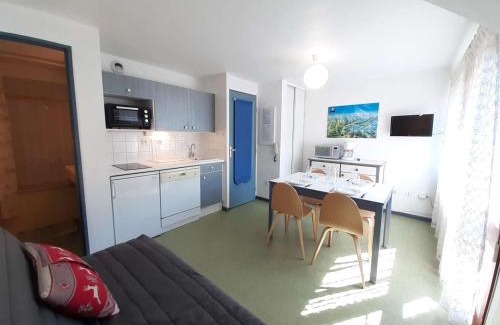 Saint-Lary-Soulan Apartment | Studio cosy 4 pers avec balcon, parking et salle de musculation à St Lary Soulan - FR-1-457-270