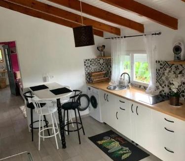 Capesterre-Belle-Eau Apartment | Studio cosy à Capesterre-Belle-Eau avec terrasse