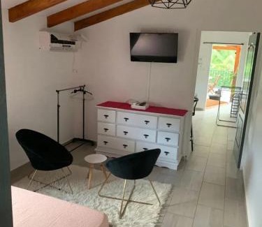 Capesterre-Belle-Eau Apartment | Studio cosy à Capesterre-Belle-Eau avec terrasse