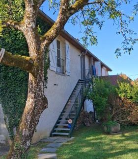 L'Etoile Apartment | Studio dans belle maison ancienne et jardin fermé