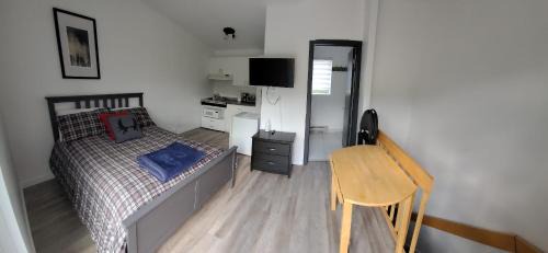 Notre-Dame-Auxiliatrice-de-Buckland Hotel | Studio de Ski 64-2 - Studio Mont du Midi