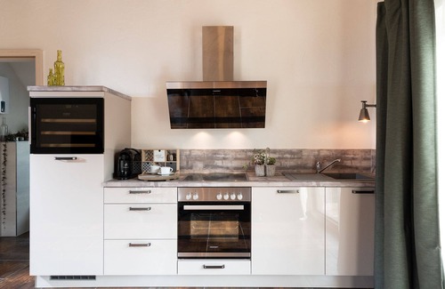 Rachtig Apartment | Studio-Designer-Ensuite with Shower-Balcony-Rochter Nest