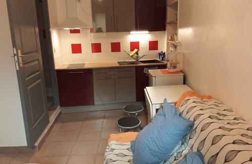 Vaison-la-Romaine Apartment | Studio downtown 2