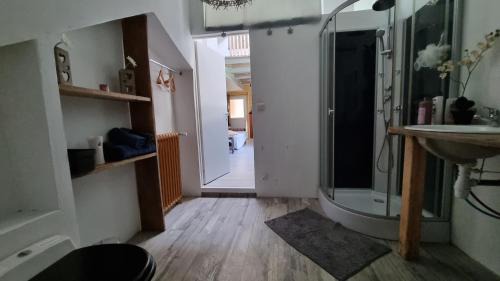 Serres-Castet Apartment | Studio du lac