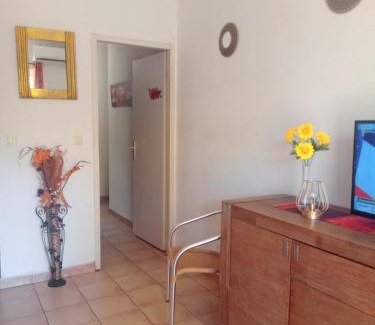 Riviere-Sens Apartment | Studio en bord de mer avec piscine privée