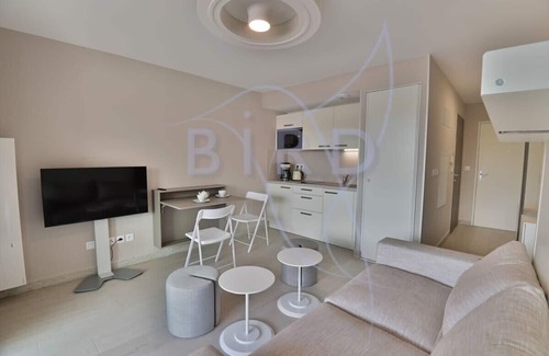 Villeneuve Loubet Beach Apartment | Studio feet in the water, friendly, cozy and unique.