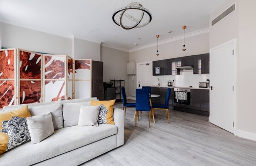 Royal Borough of Kensington and Chelsea Apartment | Studio Flat in the Heart of High Street Kensington