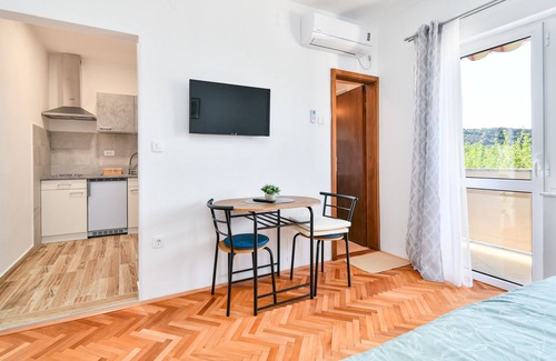 Rab Town Apartment | Studio flat with balcony and sea view Supetarska Draga - Donja, Rab (AS-2013-e)