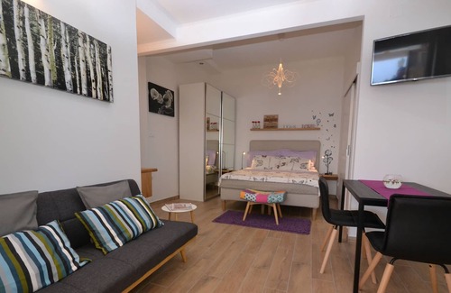 Murvica Apartment | Studio flat with terrace and sea view Murvica, Brač (AS-20190-a)