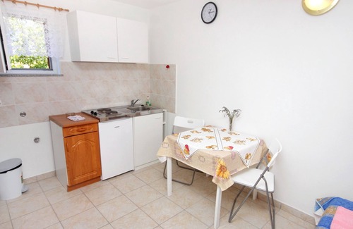Valun Apartment | Studio flat with terrace Valun, Cres (AS-8081-b)
