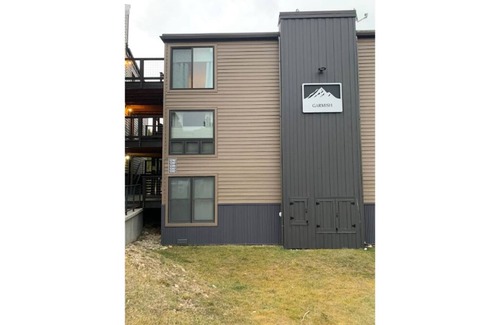 Big Sky Condo | Studio getaway steps away from Big Sky Resort