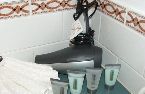 Cairns North Apartment | Studio - great value for short stays