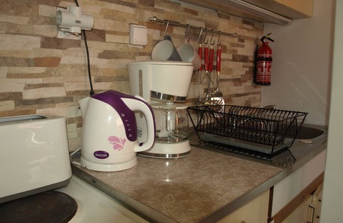Zagreb Apartment | STUDIO GREEN near city center, free parking, wifi, at banks of river Sava