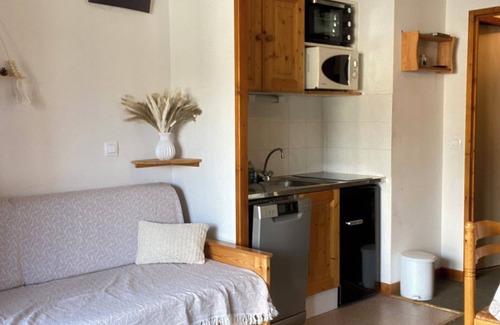 Le Devoluy Apartment | Studio Ground floor - sleeps 4 - La joue du loup