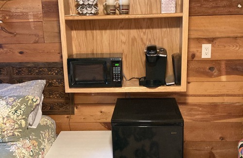 Pinetop Cottage | STUDIO GUEST COTTAGE ON THE NATIONAL FOREST