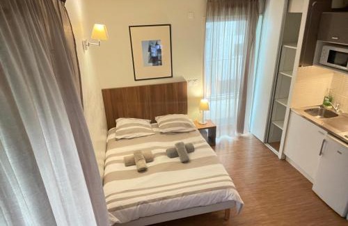 Perrache Apartment | Studio Harmonie Confluence Lyon City et piscine chauffante