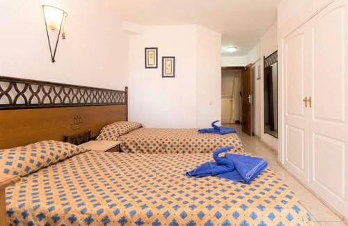 Costa Adeje Hotel | Studio Hotel Apt, in Costa Adeje, Few Minutes Walk To Beach, Shops & Bars