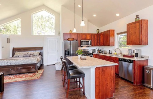 Estes Park Apartment | Studio House in Forest Setting-Stunning Views-Hot Tub-Fireplace-Coaster Passes