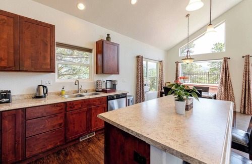 Estes Park Apartment | Studio House in Forest Setting-Stunning Views-Hot Tub-Fireplace-Coaster Passes