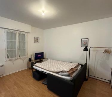 Conflans-Sainte-Honorine Apartment | Studio idéal Gare & Centre-Ville