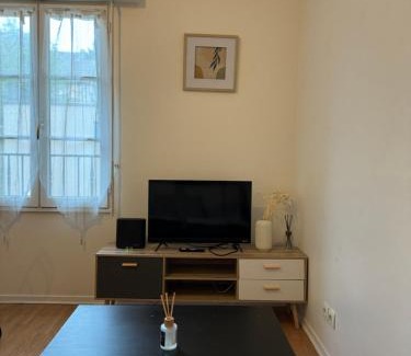 Conflans-Sainte-Honorine Apartment | Studio idéal Gare & Centre-Ville