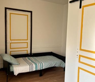 Chef-Boutonne Apartment | Studio Idéal pour 2 à 3 personnes avec une piscine dans la maison principale