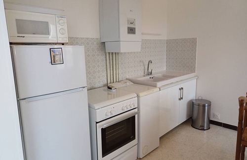 Balaruc-les-Bains Apartment | Studio in Balaruc-les-Bains with air conditioning and pets allowed
