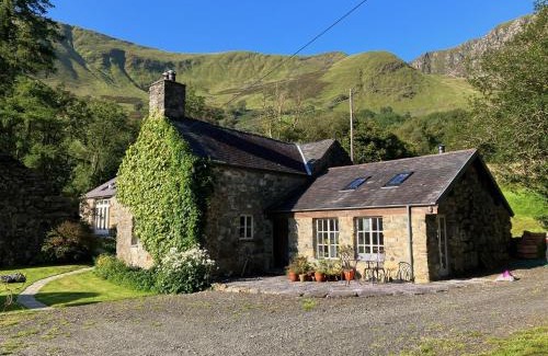 Mawddwy Apartment | Studio in medieval Welsh farmhouse