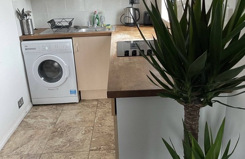 Hillingdon Apartment | Studio in West London near Heathrow airport