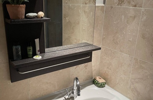 Hillingdon Apartment | Studio in West London near Heathrow airport