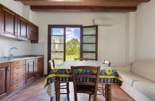 Montopoli in Val d'Arno Apartment | Studio Apartment 'Numero 2' with Shared Garden and Air Conditioning