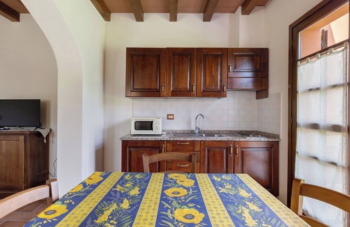 Montopoli in Val d'Arno Apartment | Studio Apartment 'Numero 2' with Shared Garden and Air Conditioning