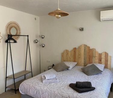 L'Isle-sur-la-Sorgue Apartment | Studio La Source Claire