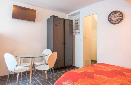 Saint-Denis-de-l'Hotel Apartment | Studio Le Ligérien