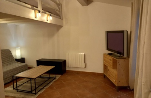 Bouillargues Apartment | Studio Loft Avec Terrasse et Jardin Dans Exploitation Vititcole