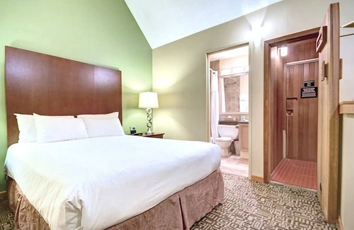 Whistler Village Resort | Studio Loft in the Heart of Whistler Village