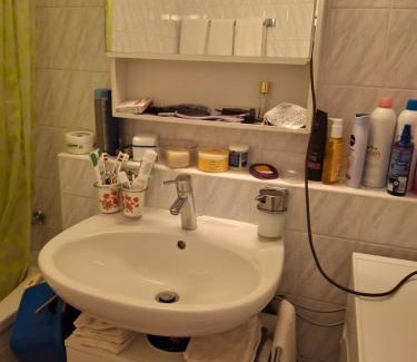 Busserach Apartment | Studio meublé avec TV, cuisine, sdb