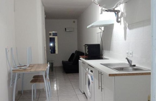 Pezenas Apartment | Studio meublé